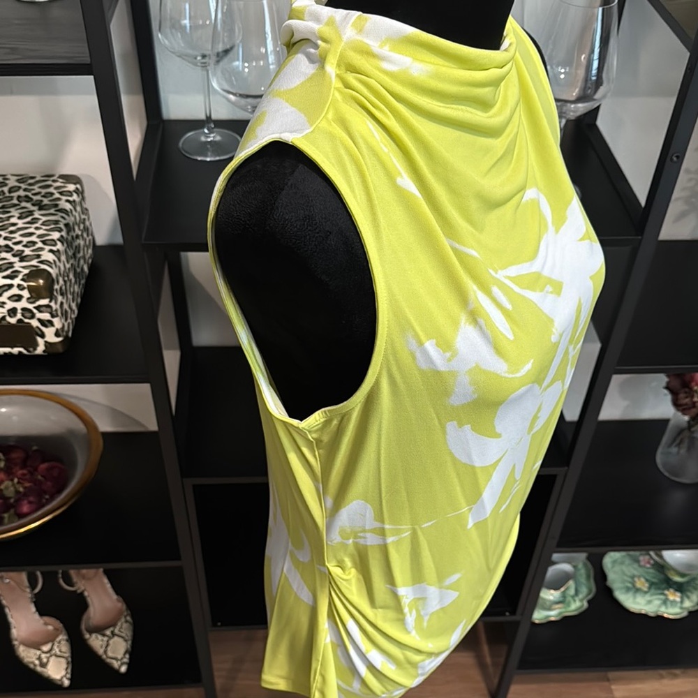 Floral Yellow Sleeveless Top - Picture 4 of 5
